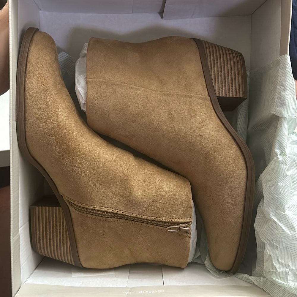 Women’s boots size 11